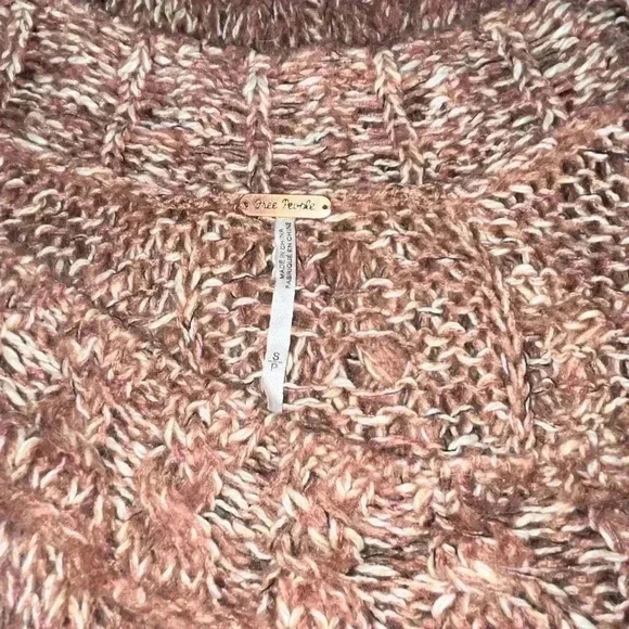 Free People Open knot Scoop neck sweater with flared sleeves, pink and white - Picture 9 of 10